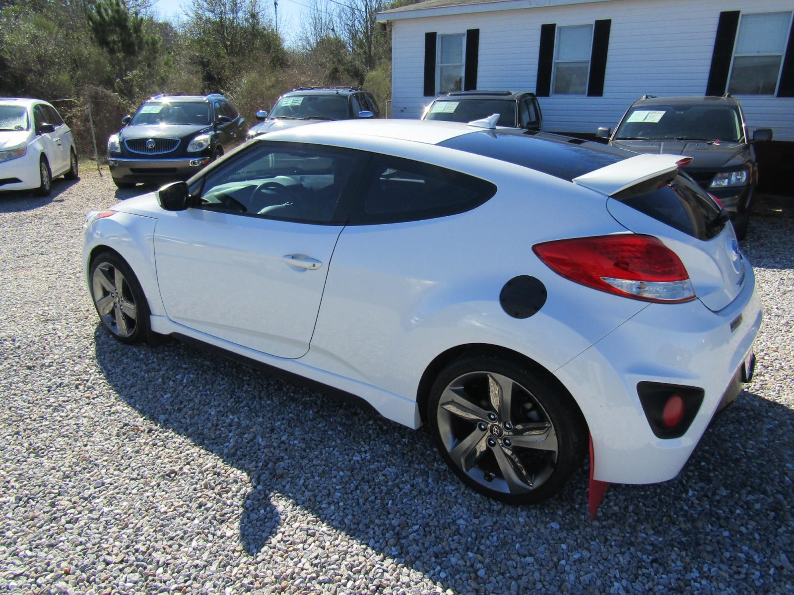 2014 White /Red Hyundai Veloster (KMHTC6AE3EU) with an 4 CYL engine, 6-Speed Manual transmission, located at 15016 S Hwy 231, Midland City, AL, 36350, (334) 983-3001, 31.306210, -85.495277 - Photo #4